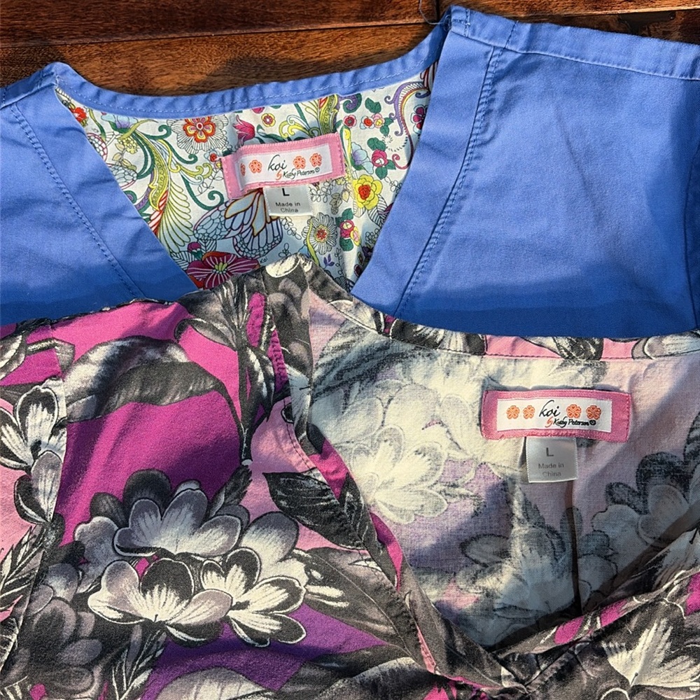 Scrub top bundle - Picture 3 of 4
